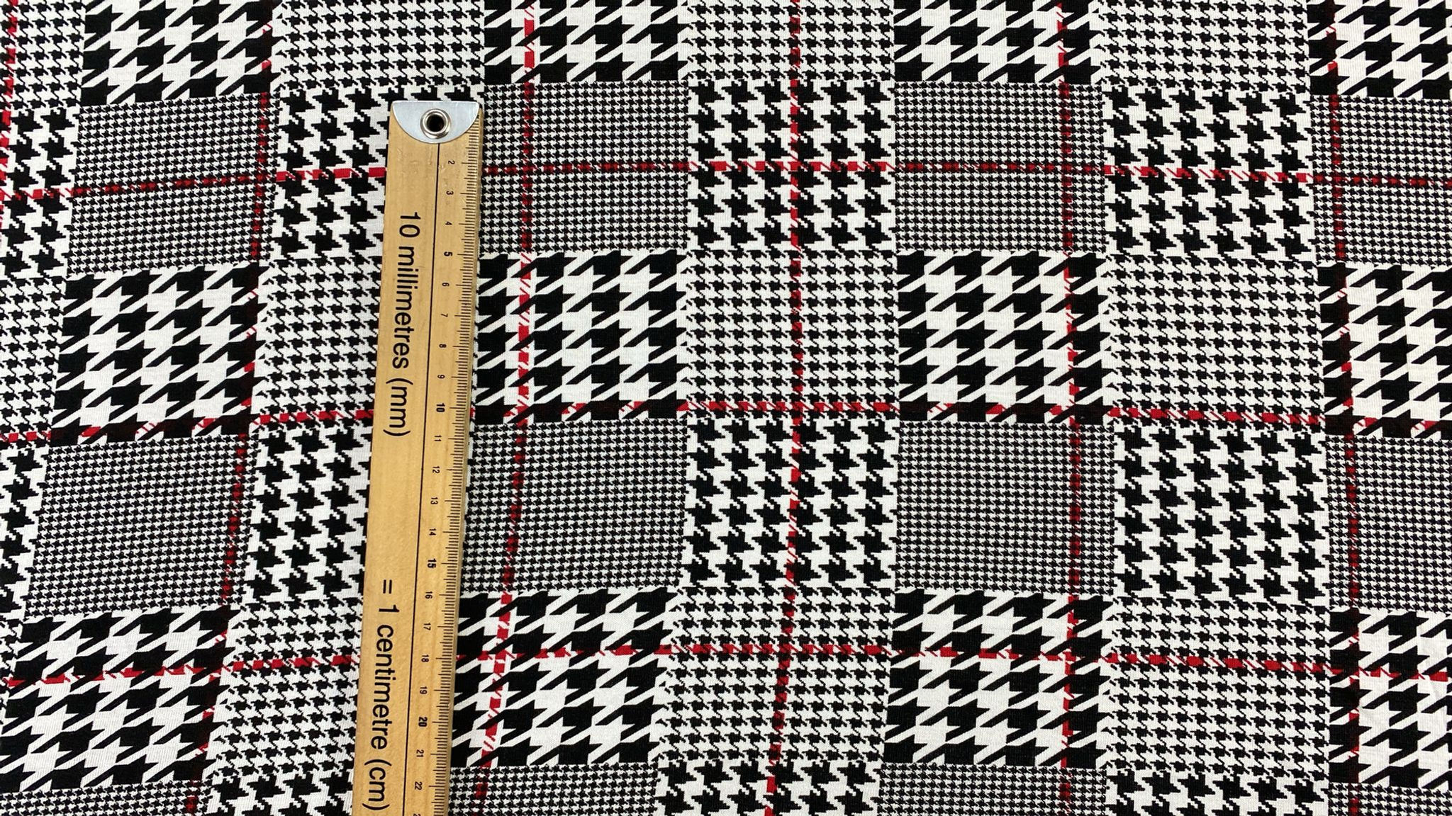 3m for £6 Houndtooth Tartan Viscose Elastane (WH533)