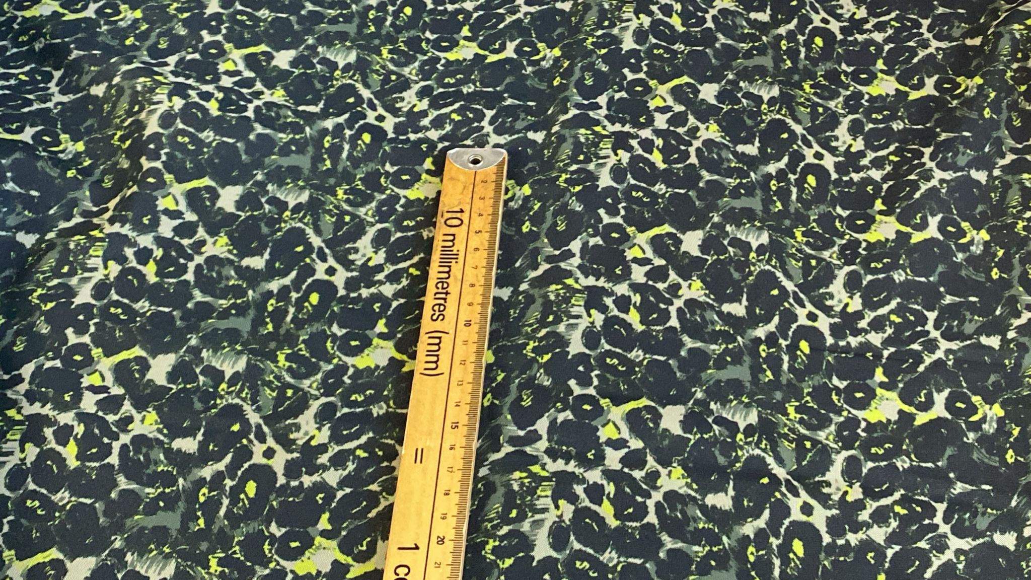 MEGA DEAL 3m for £3 (£1pm) Abstract Leopard Print Woven Polyester (PPM143)