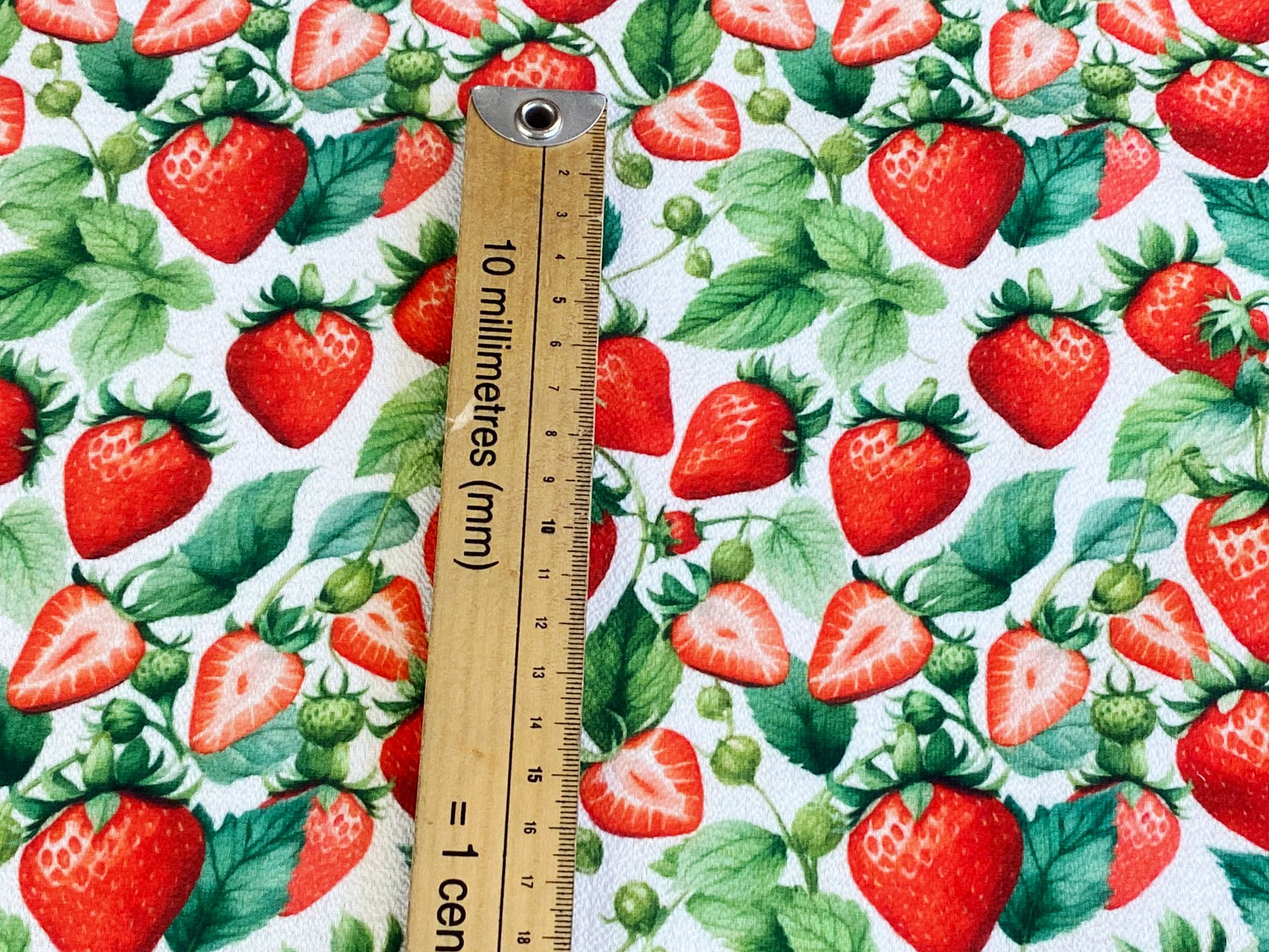 3m for £9 Watercolour Strawberries - Bubble Crepe (WH1573)