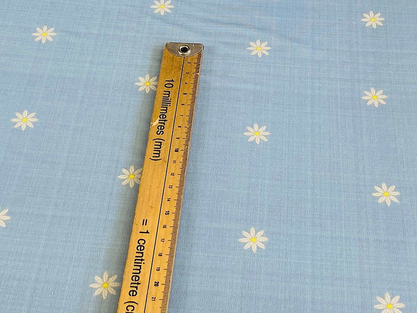 EXCLUSIVE Daisies on Light Blue Linen Effect - Linen Look Woven Polyester & ITY