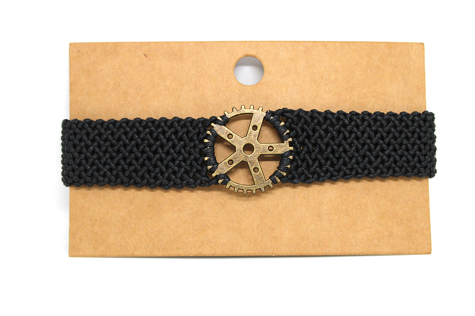 Handgemachtes Armband mit metallischem Element – Ein modernes und elegantes Accessoire, das deinem Stil eine raffinierte Note