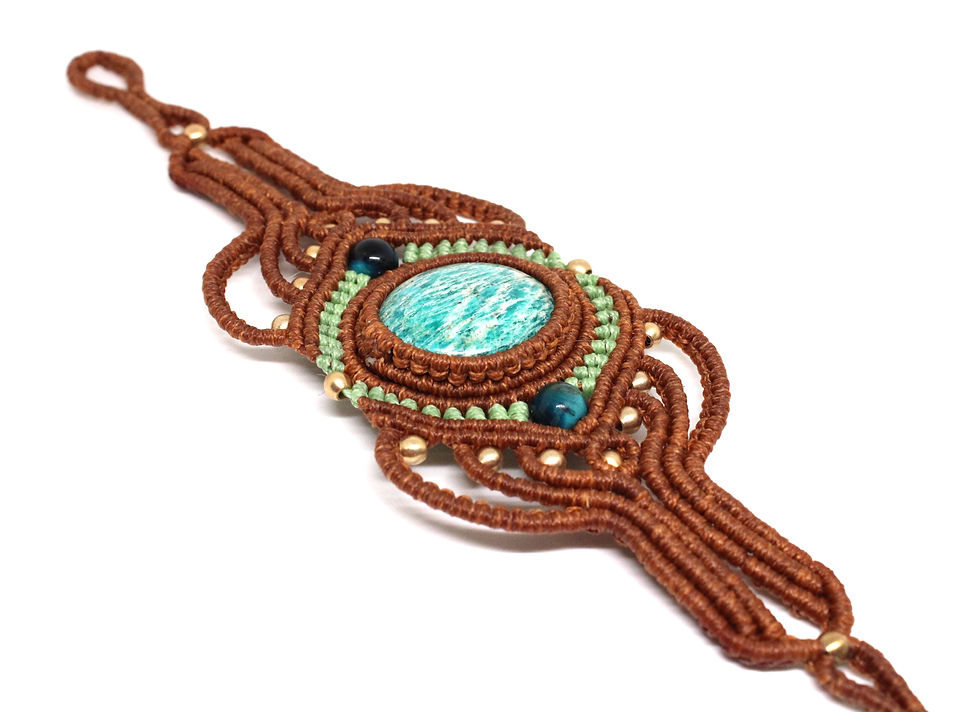 Länge:um.20 cm  Breite:um.4.5 cm  Materialen:  Handgemacht Wunderschönes und elegantes Armband aus browne wasserfesten Makram