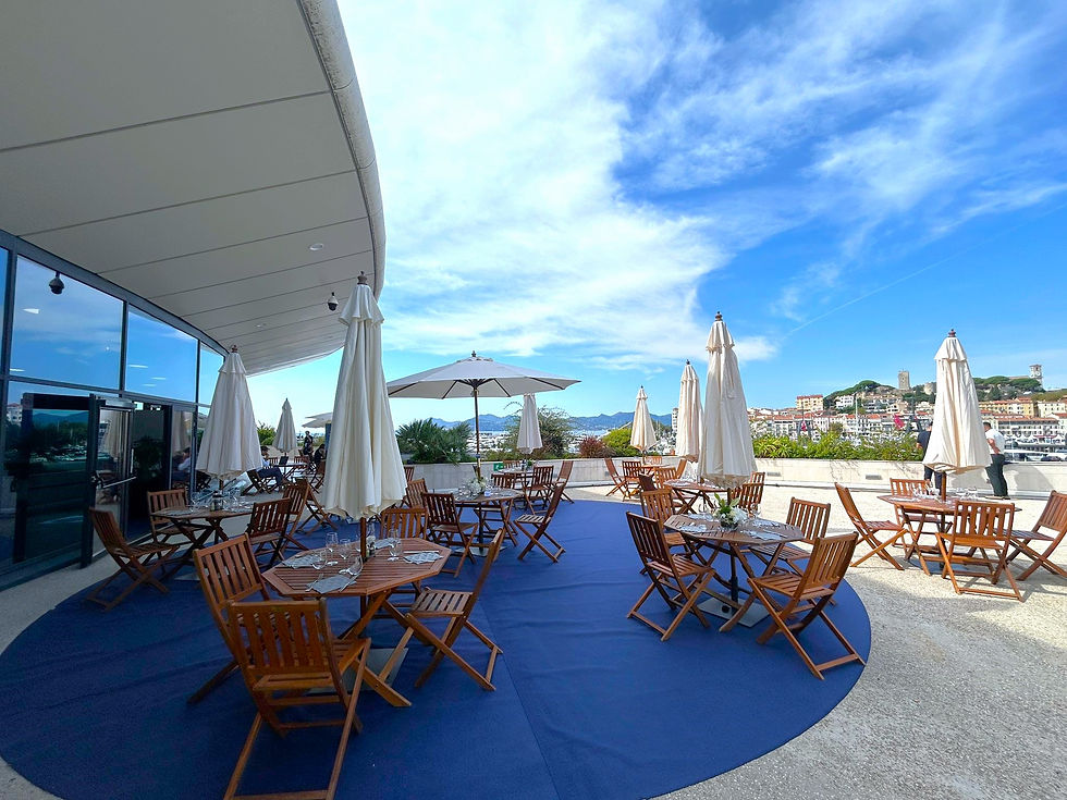 Le Panoramic, un des restaurants de Pavillon Traiteur pendant le Cannes Yachting Festival