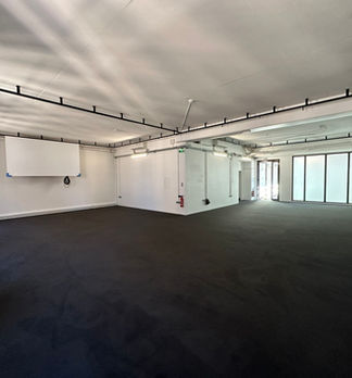 Espace intérieur du Studio Cannes, parfait pour un événement corporate avec les services de Pavillon Traiteur