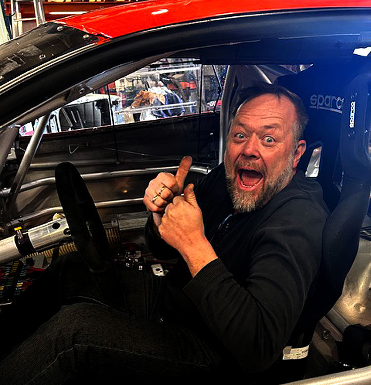 TV-PROFIL: Asgeir Borgermoen er på plass på Rudskogen for å kjøre en Chevrolet Camaro. Foto: Privat.