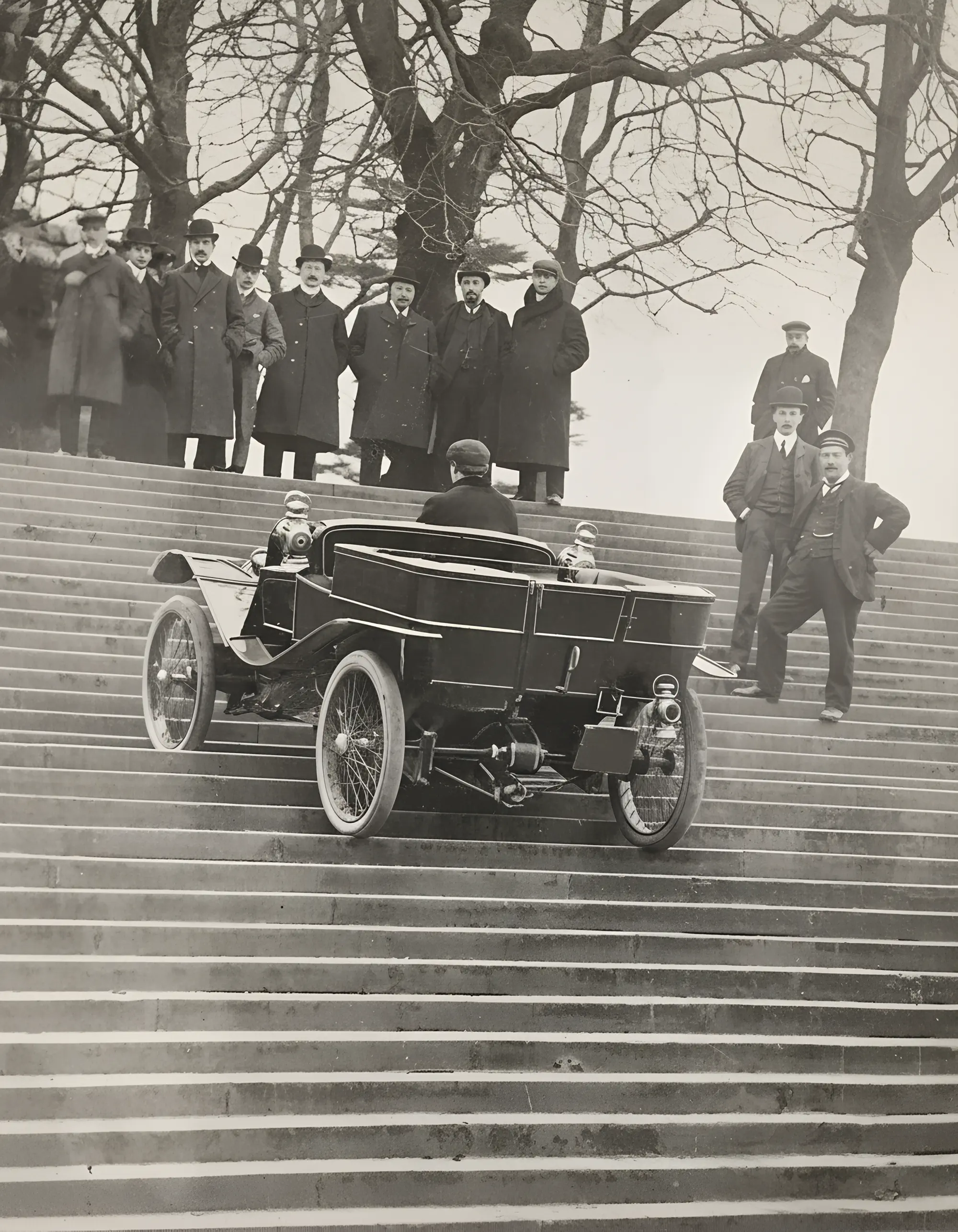 Frederick and George Lanchester in the 8hp Spirit Passenger Phaeton