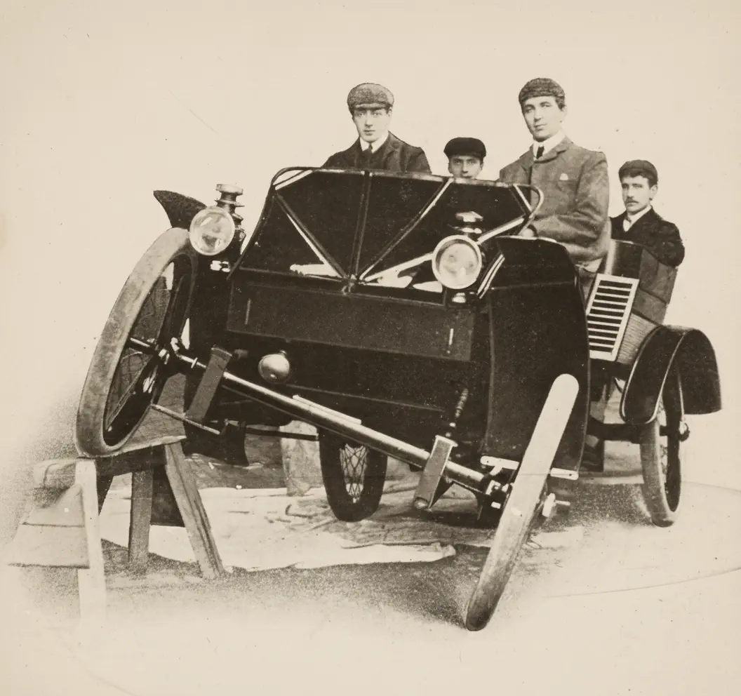 Frederick and George Lanchester in the 8hp Spirit Passenger Phaeton