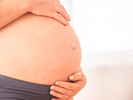 Mulheres ocupam 32% da liderança no Brasil, mas quase 95% relatam barreira na maternidade