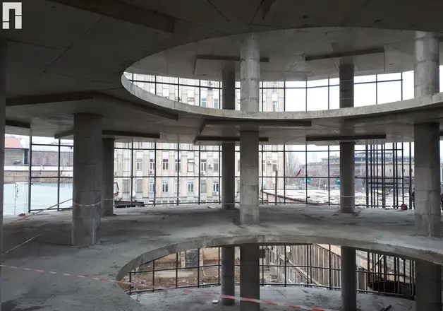 Interior structural concrete frame with columns and slabs at Isakov construction project by Archicon