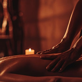 - Deep relaxation and stress relief
- Release of accumulated muscle tensions
- Gentle sensory stimulation and conscious pleasure
- Improvement of blood circulation
- Feeling of physical and emotional well-being