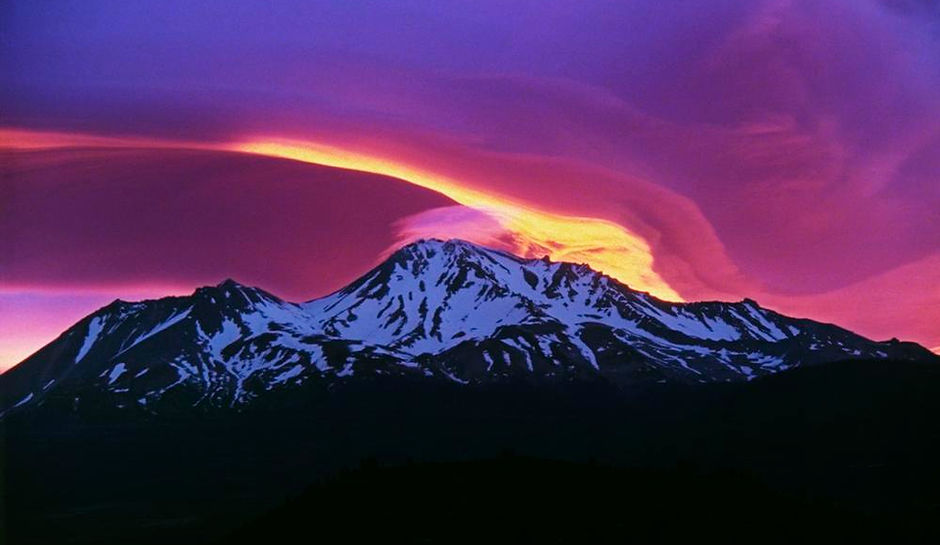 Sunrise_on_Mount_Shasta.jpg