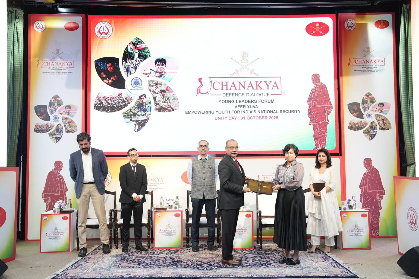 Sanjana Rathi recibe un reconocimiento en el Chanakya Defence Dialogue