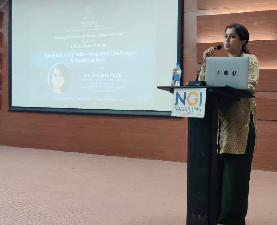 Sanjana Rathi en su presentación en Nagarjuna College of Engineering and Technology
