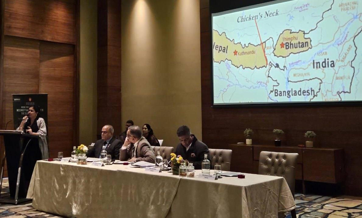 Sanjana Rathi interviene en la mesa redonda sobre el Corredor de Siliguri