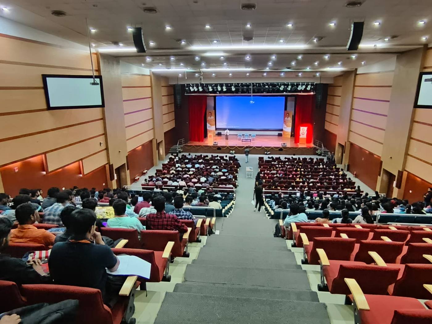 Un auditorio repleto en MVJ College of Engineering