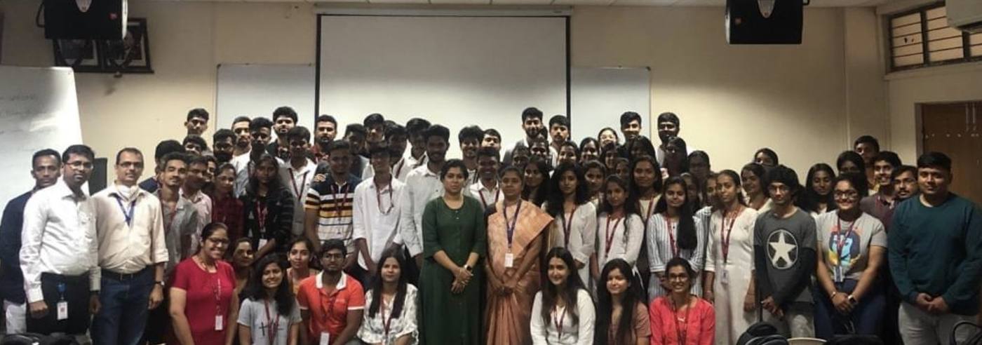 Estudiantes y docentes en la sesión de concientización en ciberseguridad de BMS College of Engineering