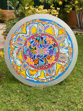 Coral Reef is a sculptural project composed of ceramic pieces arranged to form a marine ecosystem, transforming the space into a coral reef. The work uses color to highlight the threat of coral bleaching, caused by rising ocean temperatures, emphasizing the fragility of these ecosystems.