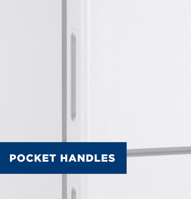Miniatura: Refrigerador GE® ENERGY STAR® de 16.6 pies cúbicos con manija empotrada y congelador superior.