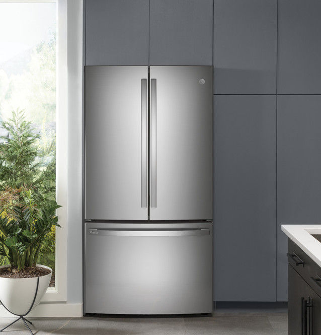 Miniatura: Refrigerador GE Profile™ de 23.1 pies cúbicos, de profundidad estándar y con puertas francesas.