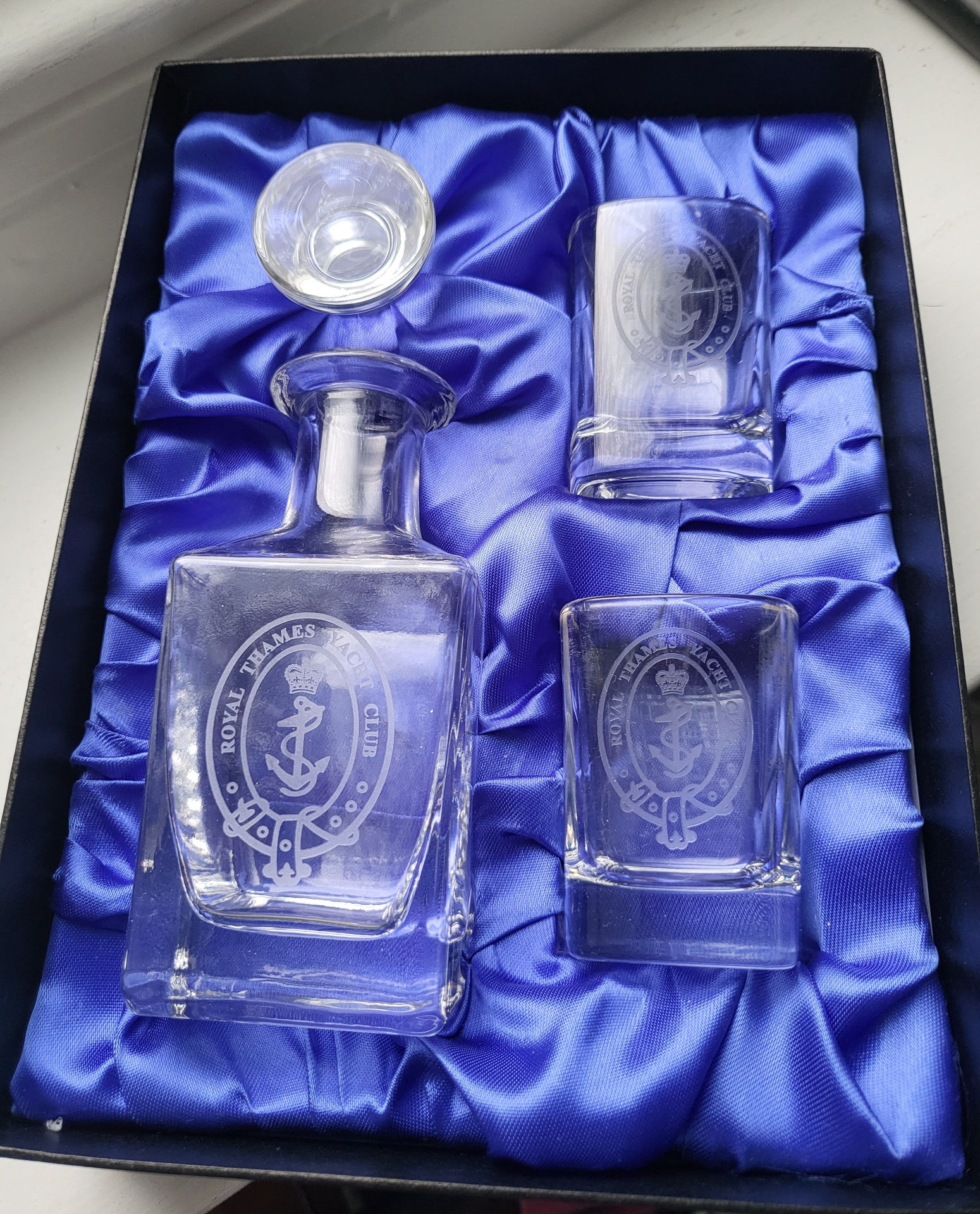 Thames Yacht Club Presentation Set