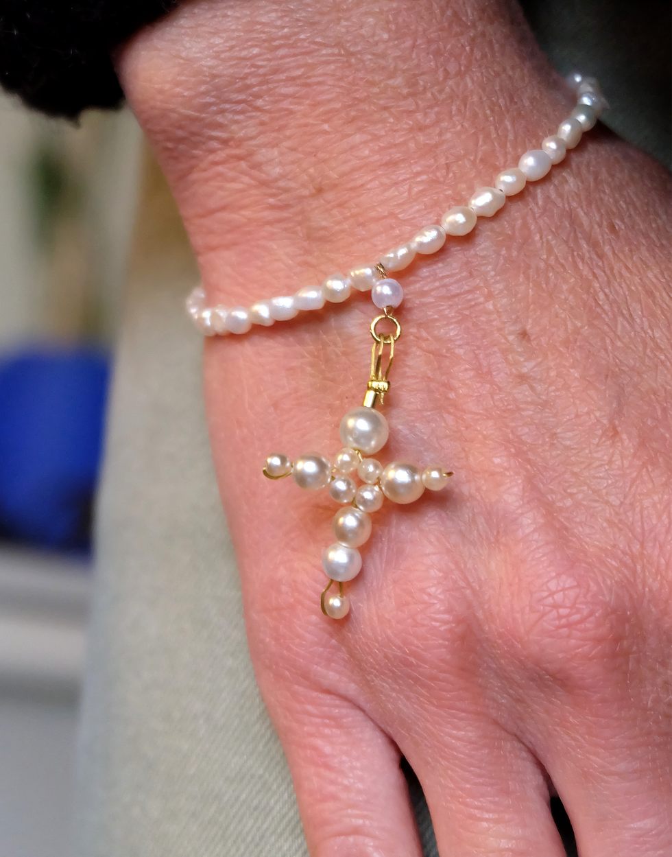 bracelet croix en perles blanches