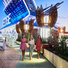 24_CelebrityEdge_RooftopGardenNight_16440 1.jpg