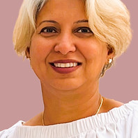 nidhi headshot 2.jpg