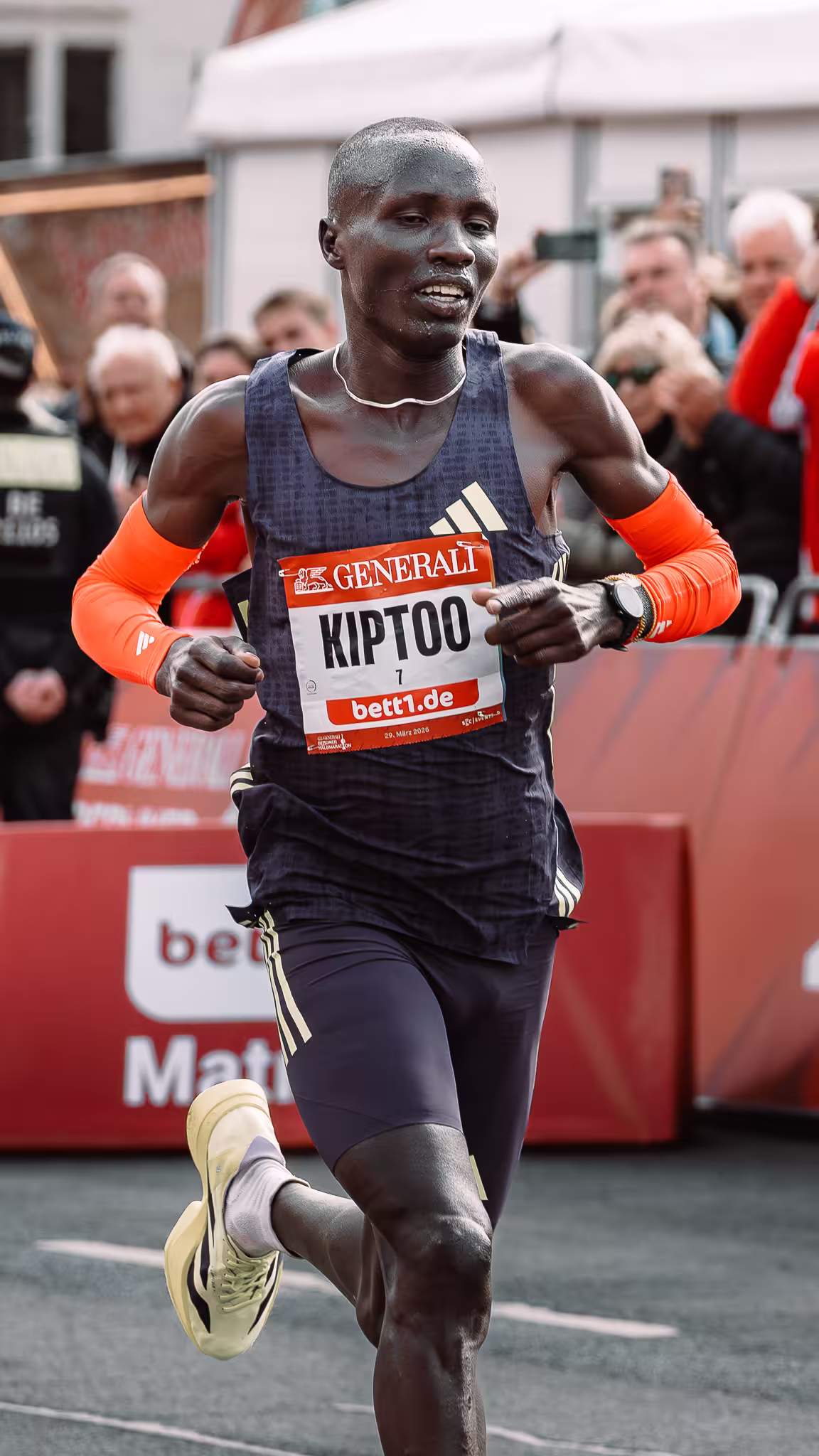 Elite runner Kiptoo focused and running in the Generali Berlin Half Marathon 2026.