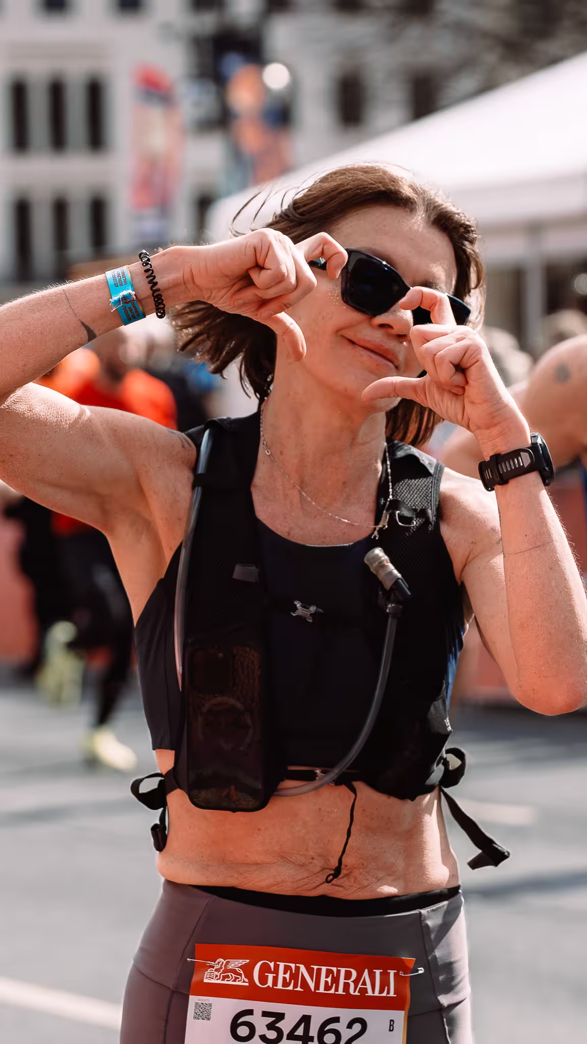 Female runner making a heart shape with her hands at the Berlin Half Marathon 2026.
