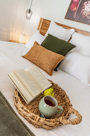 Cosy bed, 'Silky Oak'