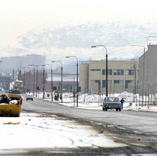 A very cold Glasgow Road in December 1981. Now the Clydebank Bar corner has been demolished on Kilbowie Road. - December 1981