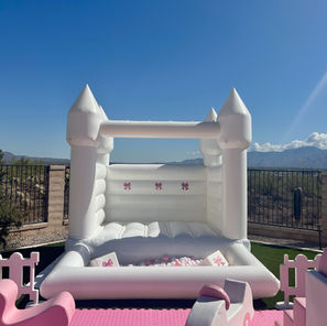 WHITE JUMPING CASTLE