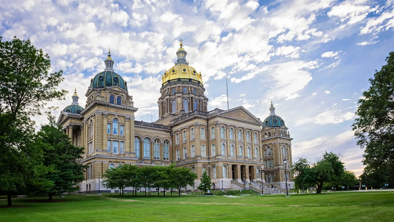 Iowa State Capitol (3/4 Grade)