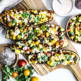 GRILLAÐUR KÚRBÍTUR MEÐ MANGÓ SALSA