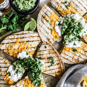 QUESADILLA MEÐ EDAMAME- & PINTO BAUNUM