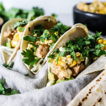 TACO MEÐ KJÚKLINGI OG FERSKUM MAÍS