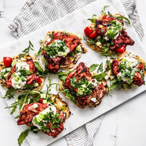 TANDOORI KJÚKLINGUR Á NAAN BRAUÐI
