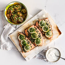 GRILLUÐ BLEIKJA MEÐ CAPERS SMJÖRI, STEINSELJU & SÍTRÓNU