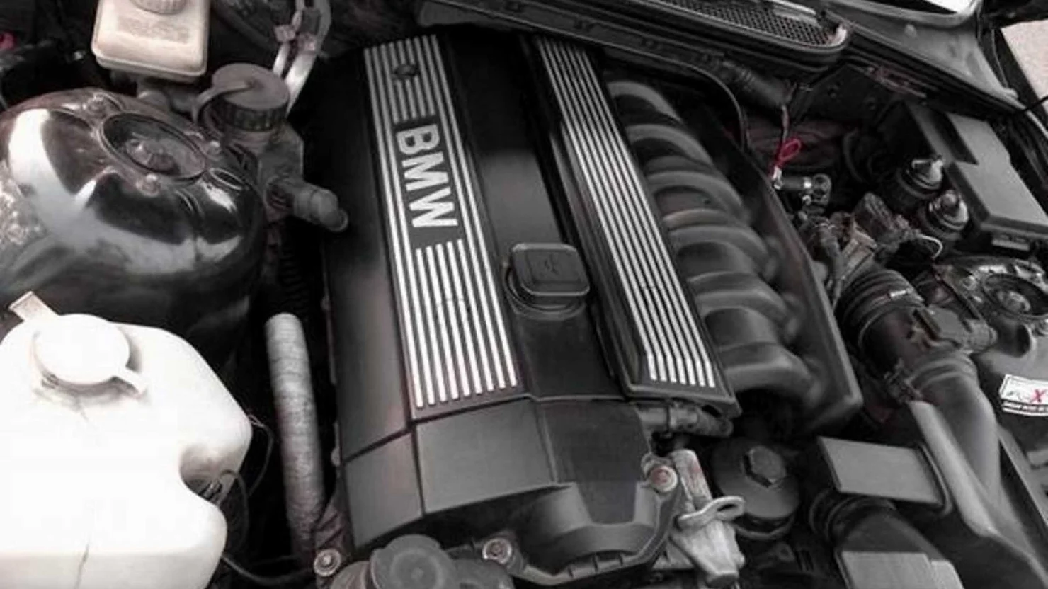 BMW M52B20 Engine