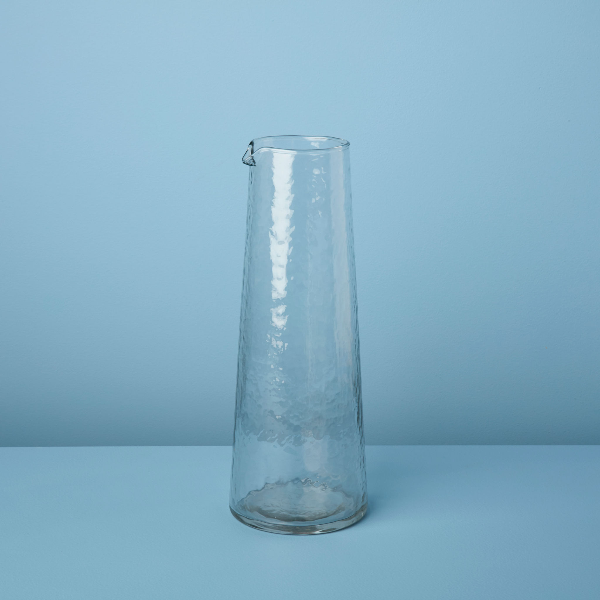 Carafe en verre martelé