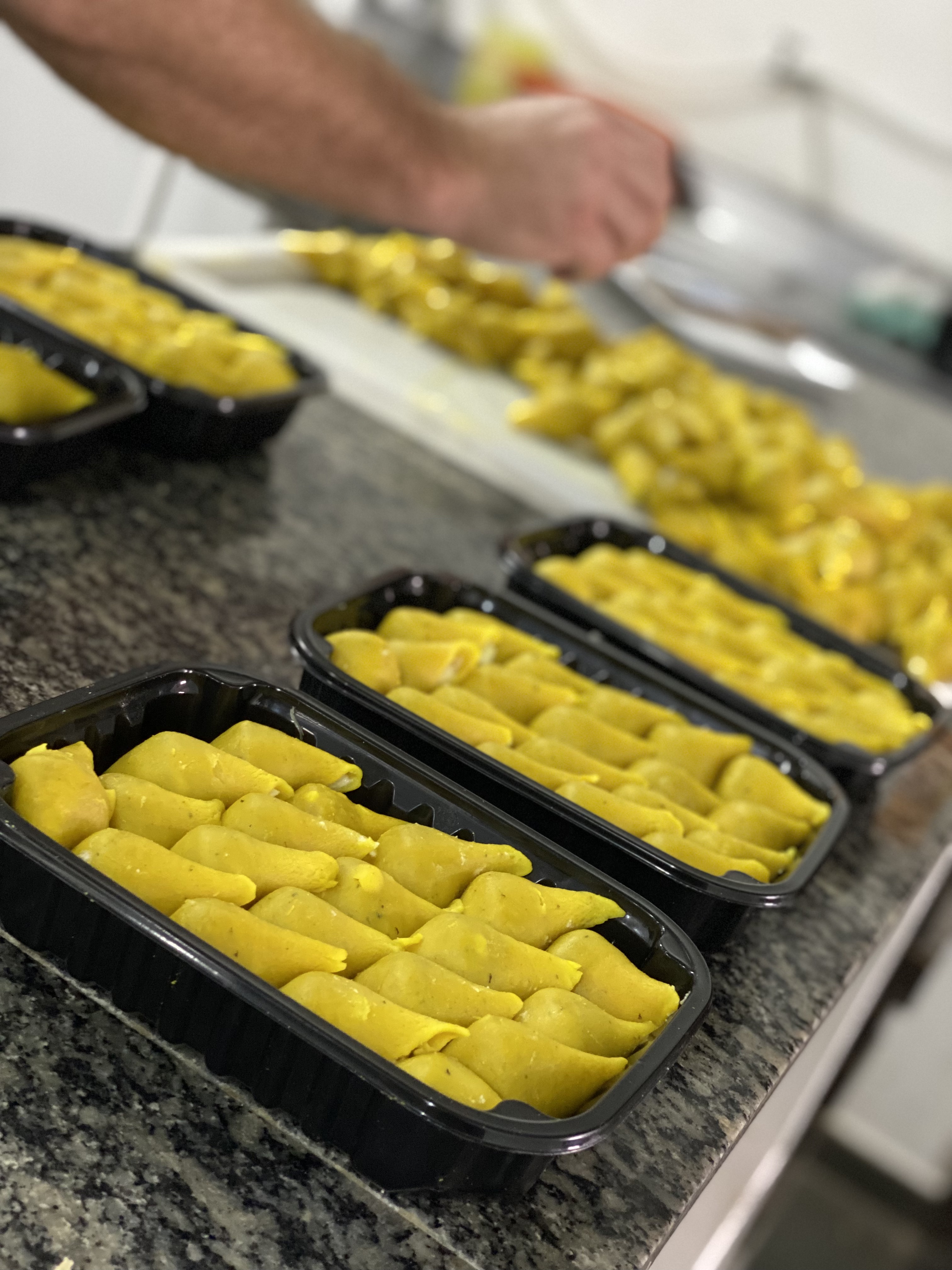 Conchiglione de Mussarela c/ Manjericão