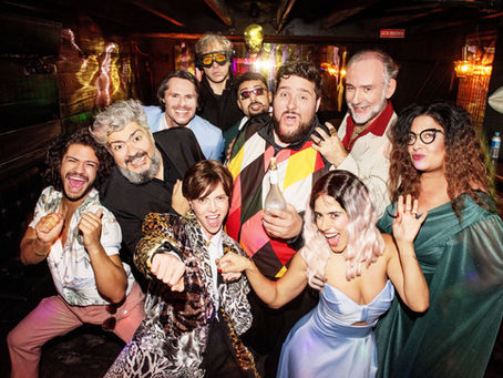 Clássico de Goldoni ganha versão brasileira e celebra reencontro de Neyde Veneziano e Giovani Tozi após 20 anos em “Dois Patrões”