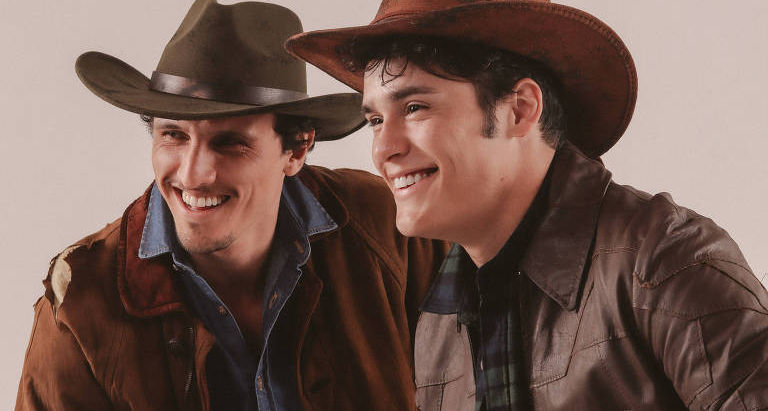 “O Segredo de Brokeback Mountain” ganha adaptação teatral e revisita uma das histórias de amor mais marcantes da dramaturgia contemporânea