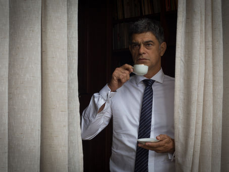 Eduardo Moscovis vive político corrupto no filme "O Doutrinador"