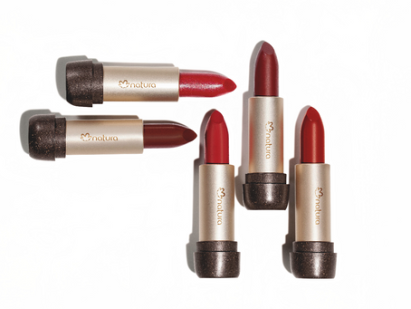 Natura convida as mulheres encontrar o batom vermelho ideal