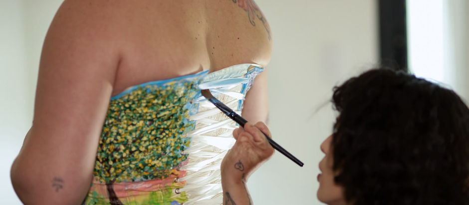 Do terreiro ao altar: Estilista transforma histórias e fé de noivas de axé em vestidos personalizados
