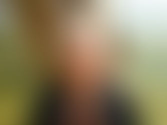 Escritora best-seller, Eve Ensler, revela como se libertou do trauma do abuso