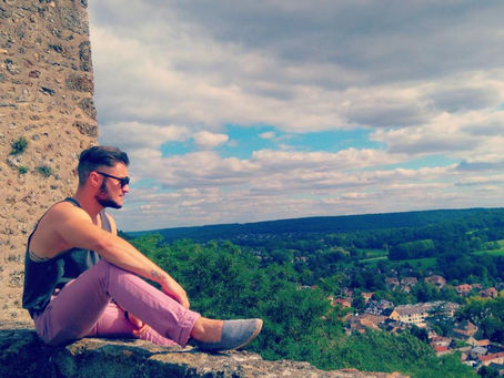 Em entrevista Fellipe Vettore diz: “Com a arte abrimos mão de muitas coisas para viver um sonho que 