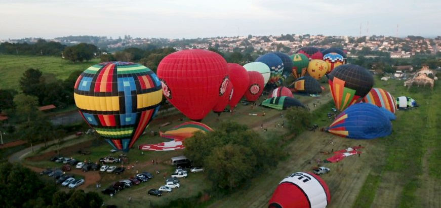 Chegada do inverno amplia experiências de balonismo turístico: conheça passeio perto de São Paulo