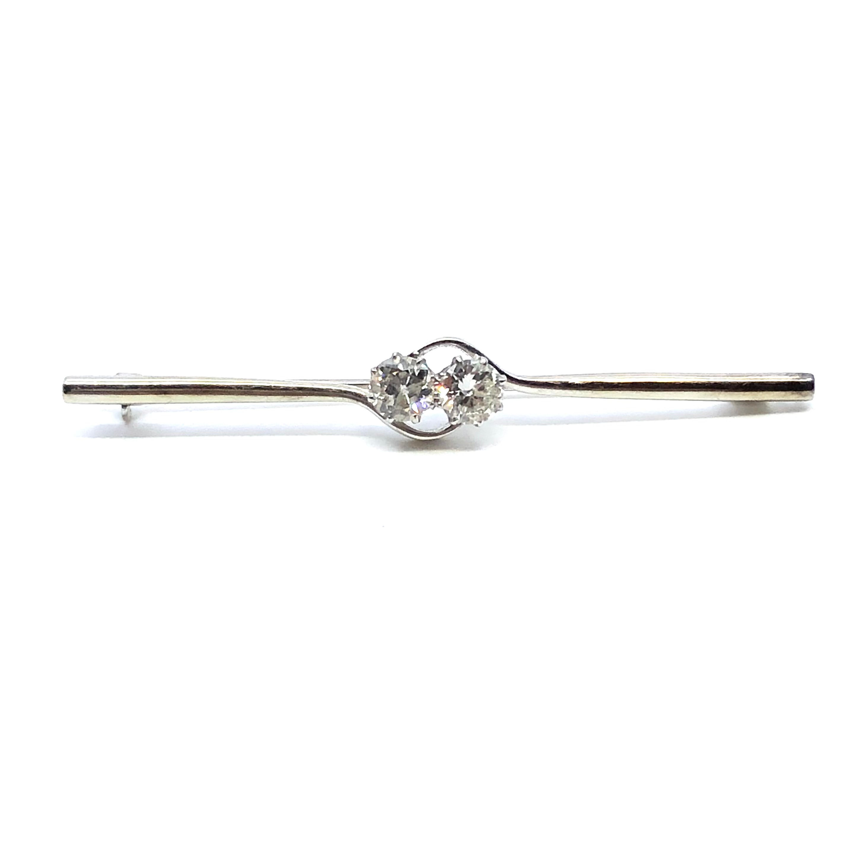 Diamond and 18K white gold bar pin
